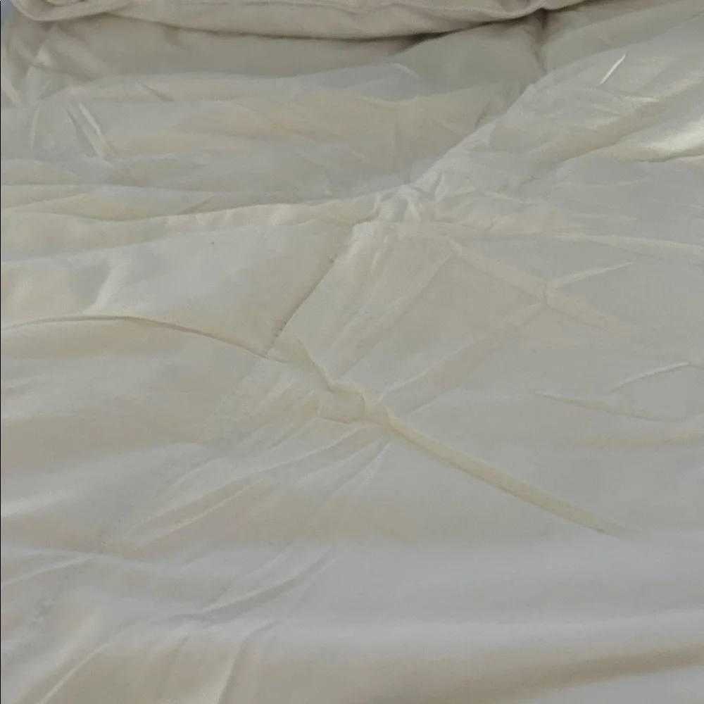 Martha Stewart All Seasons Queen Down filled cotton cover Duvet Insert, NWT